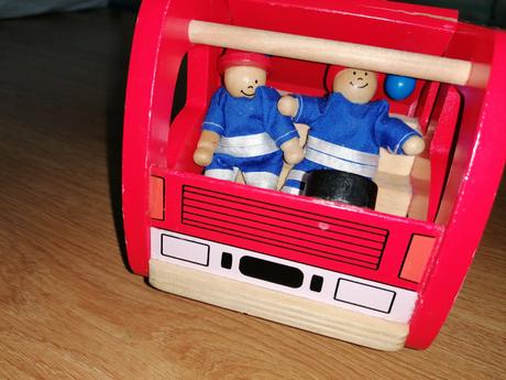 Hasiči a hasičské auto,