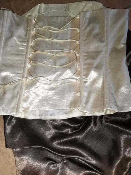 Spoločenské šaty, 36