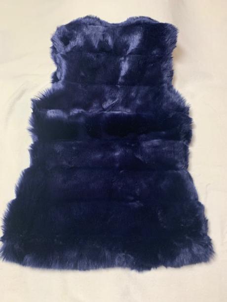 Tmavomodrá vesta z umelej kožušiny, m