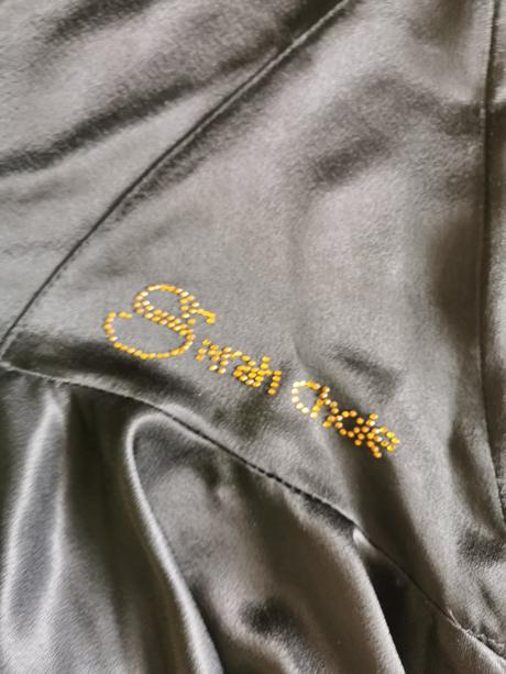 Čierna saténová sukňa, 40