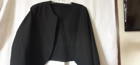 Balík oblečenia čiernej farby, 42