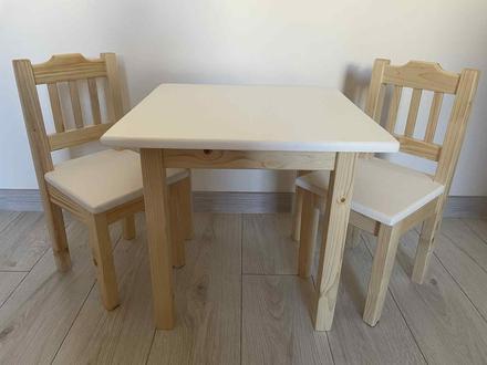Detský stolík s dvoma stoličkami nový, 