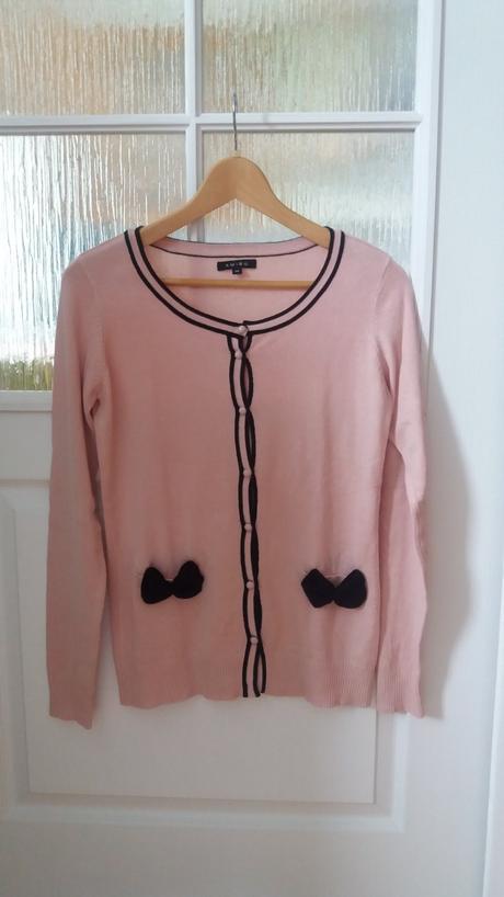 Pudrovo-ruzovy svetrik amisu s maslickami, amisu,s