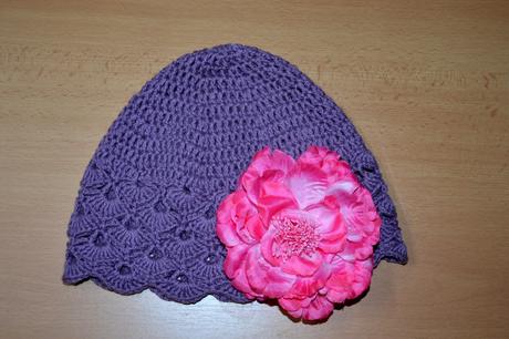 Háčkovaná čiapočka s kvetom, <50 - 158