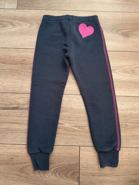 Teplejsie nohavice, 110
