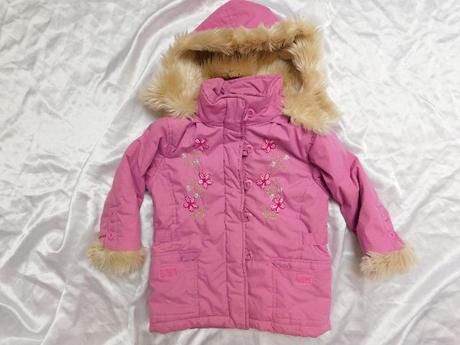 Pekna bunda s odonimatelnou kapucnou, 92