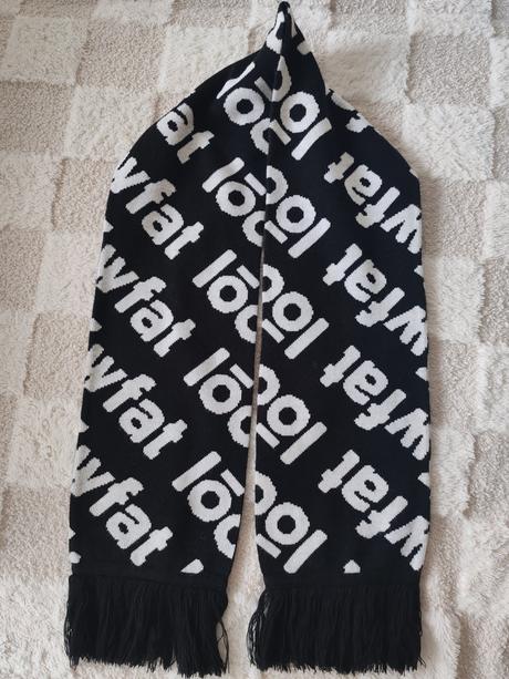 Šál zn. loowfat, 