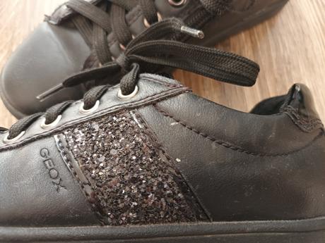 Kožené tenisky, 33