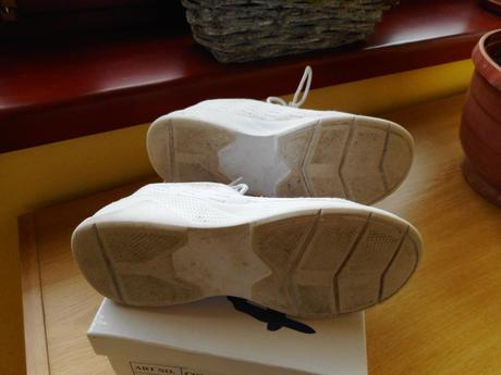 Dievčenské letné perforované biele botasky 33cm, 33