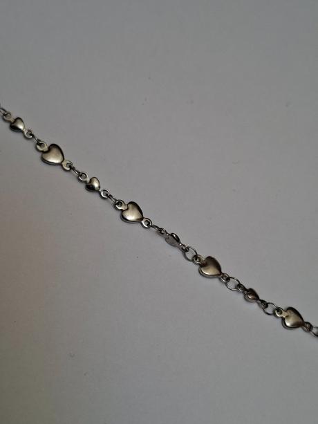 Náramok so srdiečkami, 