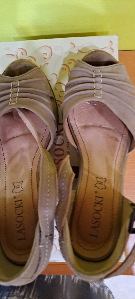 Sandálky, lasocki,38