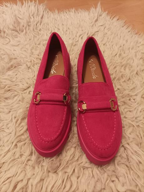 Mokasíny už aj s poštou, 41