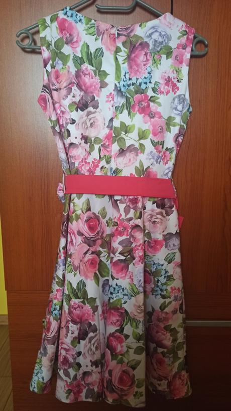 Šaty kvetovane, 158