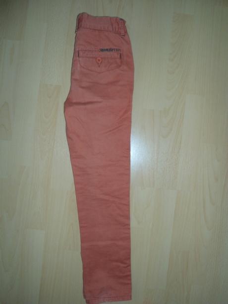 Oranzove nohavice, 140