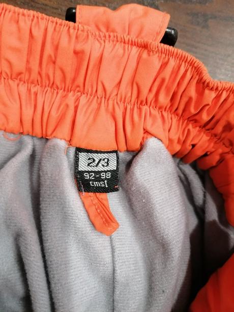 Oranžové oteplovacky, 92