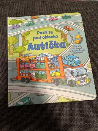 Pozri sa pod okienko autíčka,