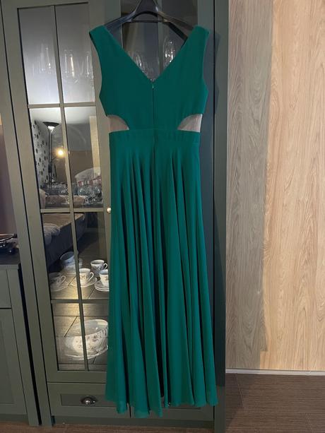 Smaragdovo zelene saty, 40