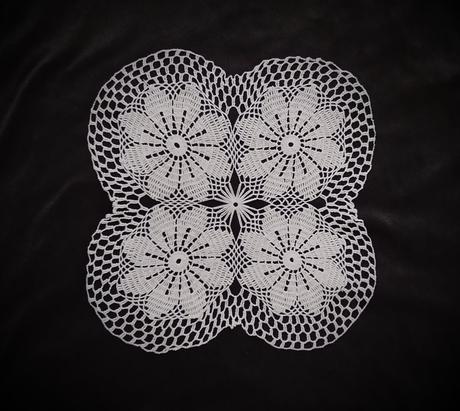 Biely háčkovaný obrus/háčkovaná dečka,