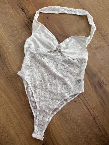 Čipkované body so sukňou, l