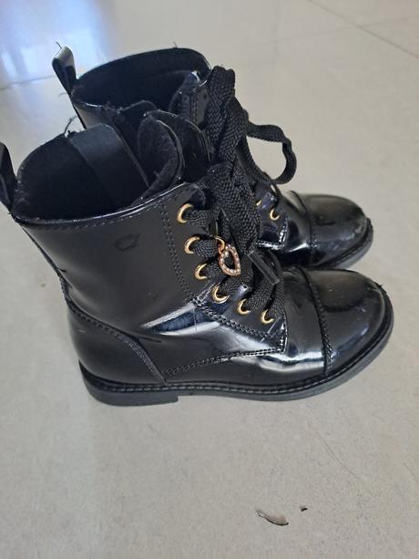 Lakované topánky, 27