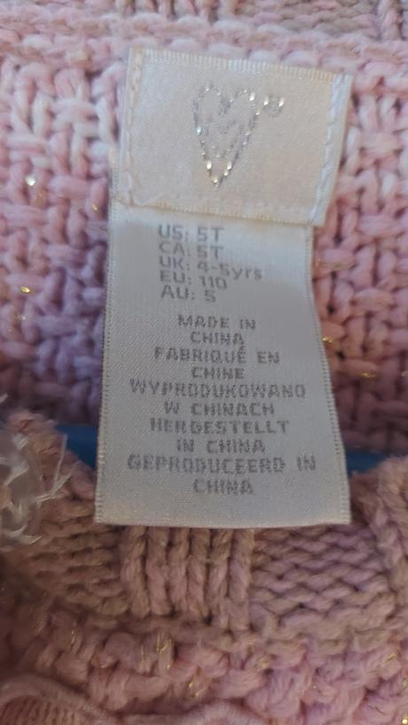 Predám dievčenský sveter veľ.110-116, 110