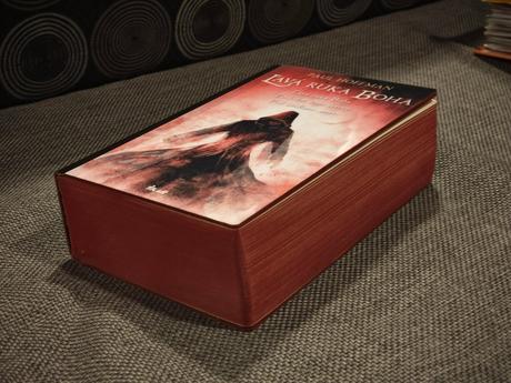 Unikátna trojkniha ľavá ruka boha hoffman,