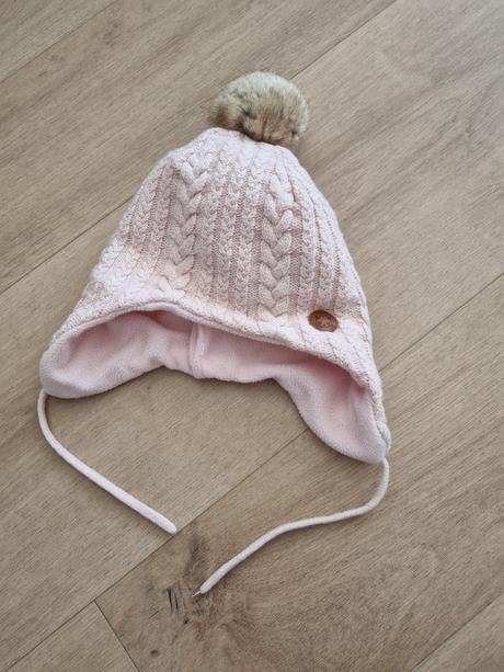 Zateplená čiapka s brmbolcom, 104