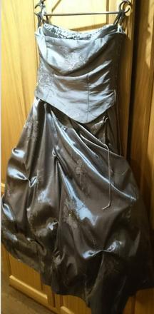 Korzetové spoločenské šaty, 40