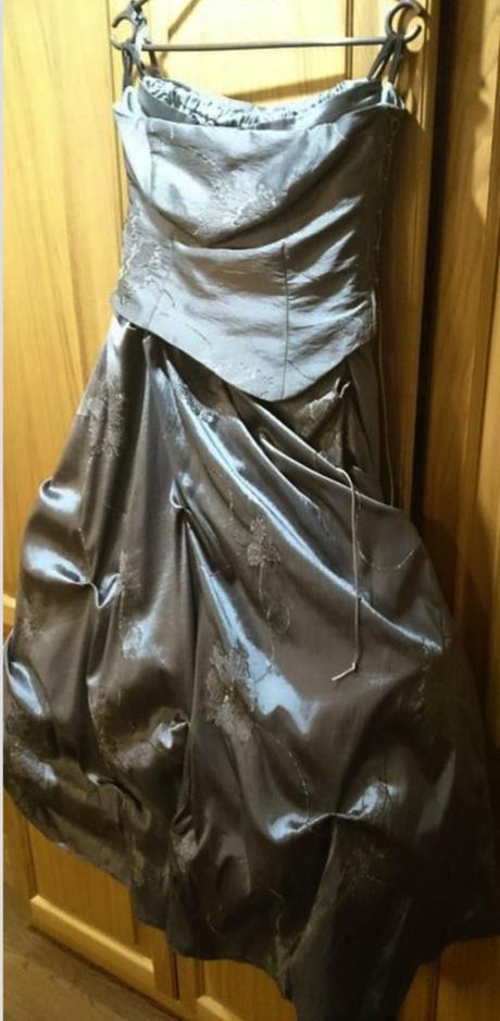 Korzetové spoločenské šaty, 40