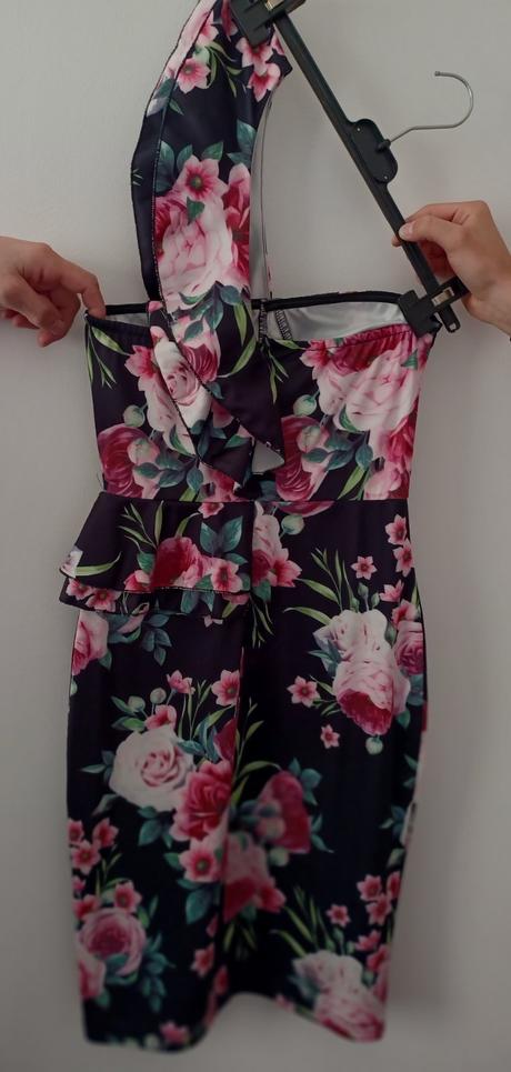 Kvietkovane šaty, 36