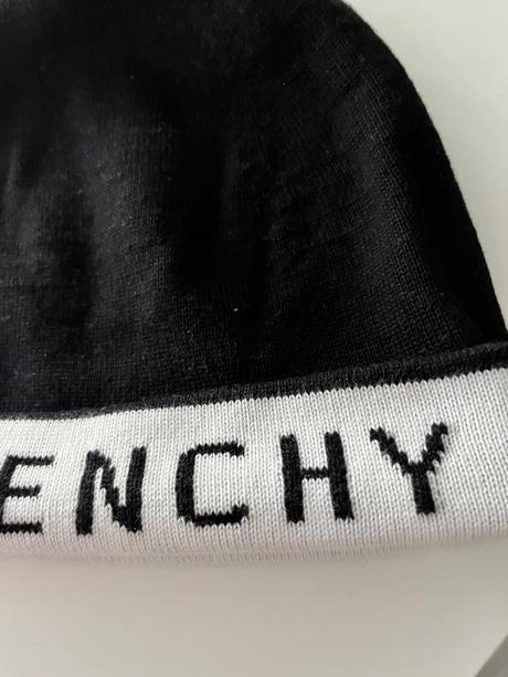Čiapka givenchy, 