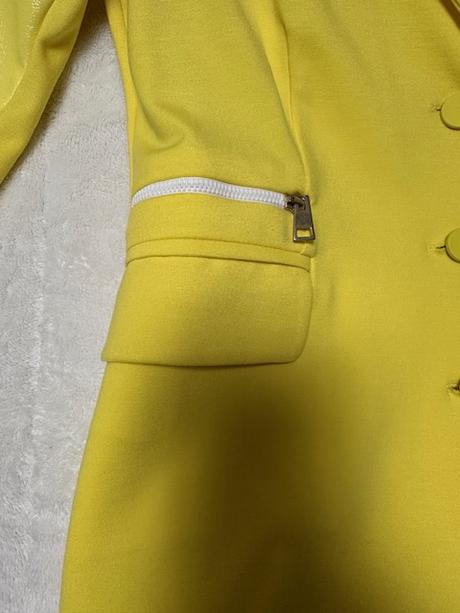 Nádherný kombinovaný žltý sukňový kostým magenta, l / m