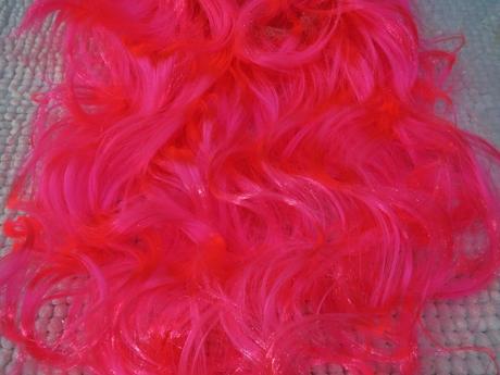Ružová parochňa - vlnité dlhé vlasy,