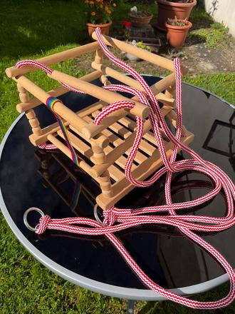 Závesná drevená hojdačka - nová, 