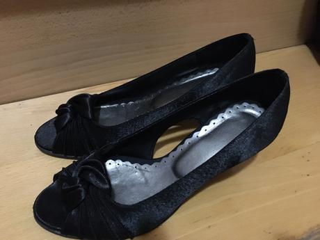 Čierne topánky, 38