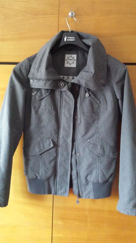 Bunda s odopinatelnou kozusinkou, s