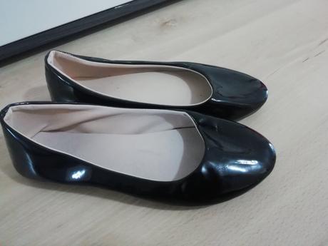 Lakovane leskle balerinky 38 cierne a pudrove, 38