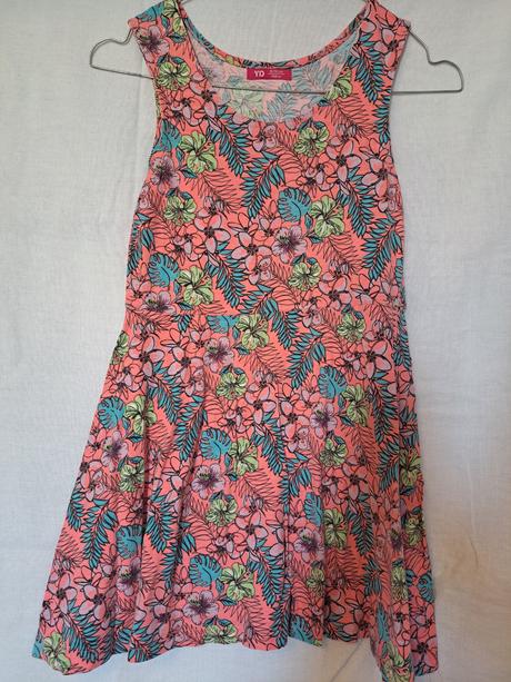 Kvetinkove šaty, 128