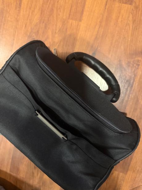 Praktická čierna brašňa cez rameno do ruky, 