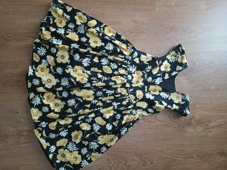 Dievčenské šaty, 128