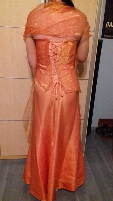 Spoločenské šaty, 36