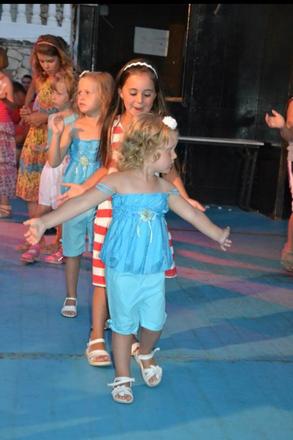 Veľmi pekný letný kompletík tunika+capri 1-5r., 104