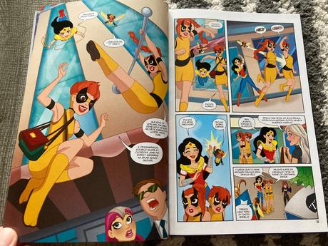 Dc superhrdinky léto na olympu,