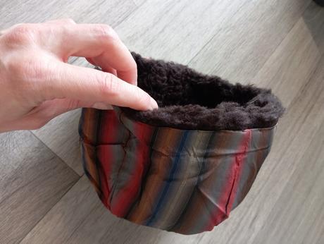 Stará tmavohnedá baranica čiapka, 