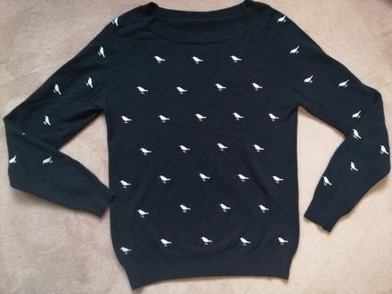 Čierny sveter s výšivkou vtákov cs, s