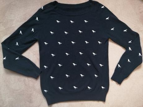 Čierny sveter s výšivkou vtákov cs, s