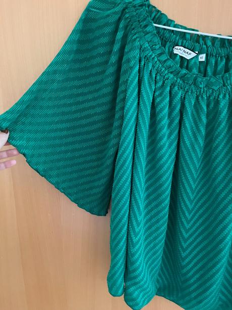 Zelená blúzka s volánmi, naf naf,s