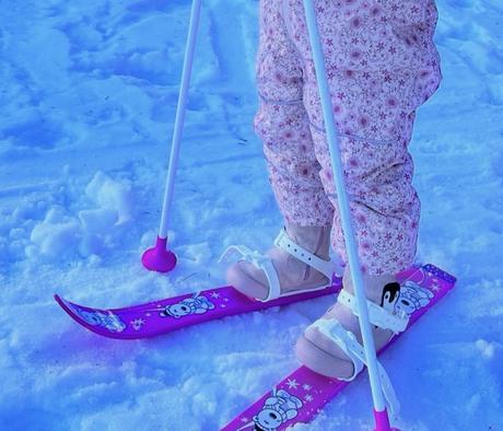 Viac ako top stav krasny set lyze a palicky sulov, <70 cm