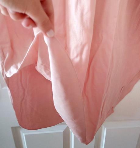 Bledoružové šaty, univelkosť,