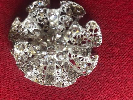 Brošna s vela kamienkami - priemer cca 6 cm,